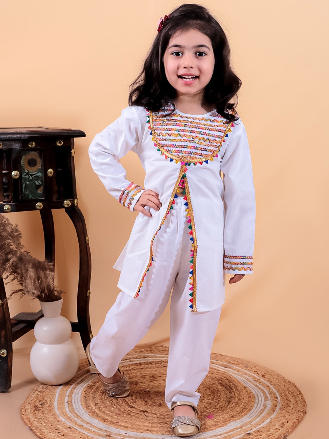 

JUNITOS Girls Floral Embroidered Round Neck ;Long Sleeves Pure Cotton Kurta with Trousers, White