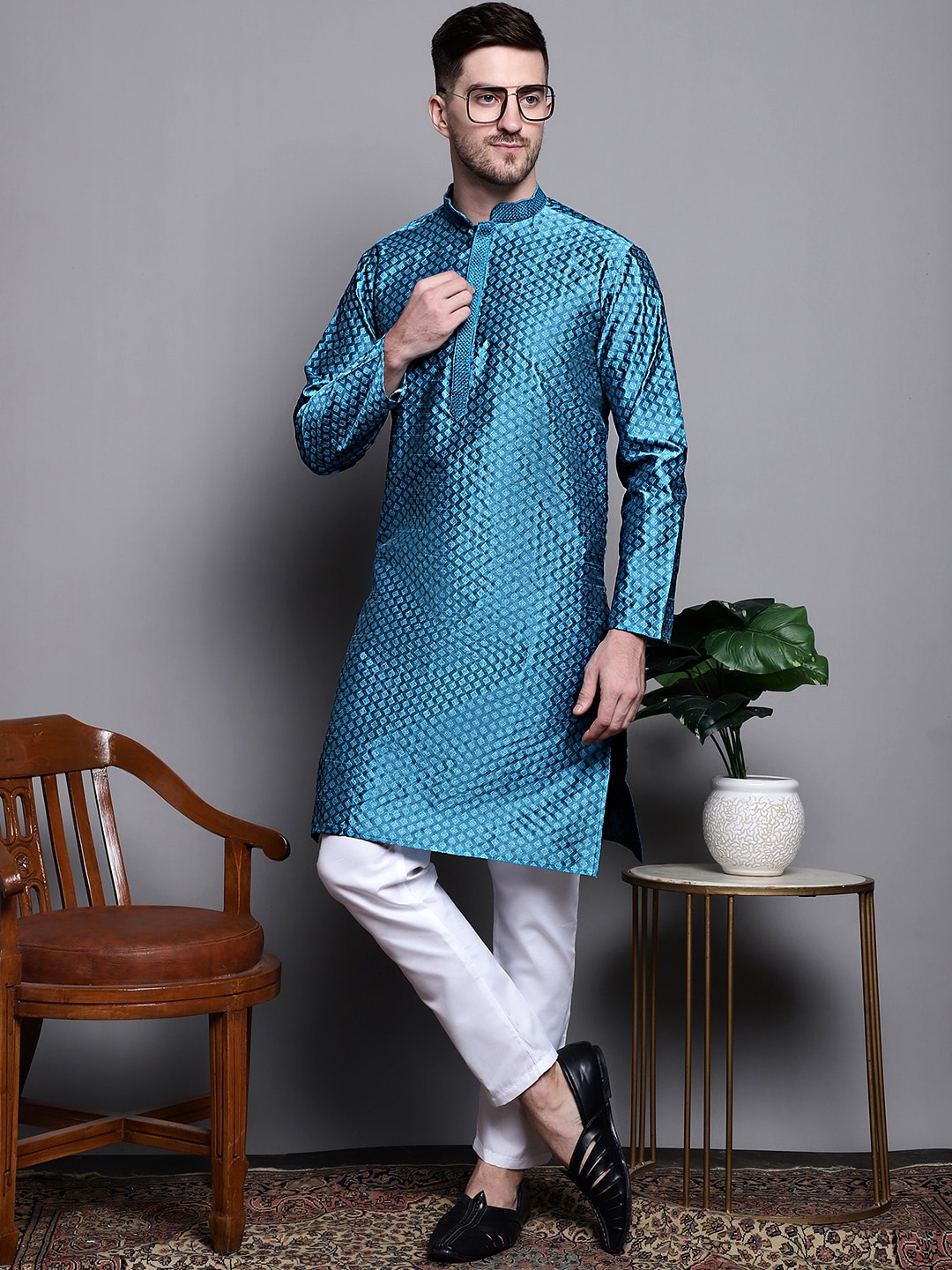 

Jompers Woven Design Regular Thread Work Kurta with Pyjamas, Blue