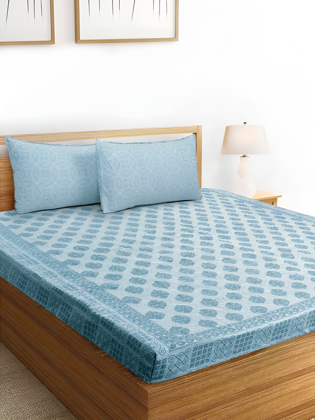 

Aura Blue & White Ethnic Motifs 160 TC Cotton King Bedsheet with 2 Pillow Covers