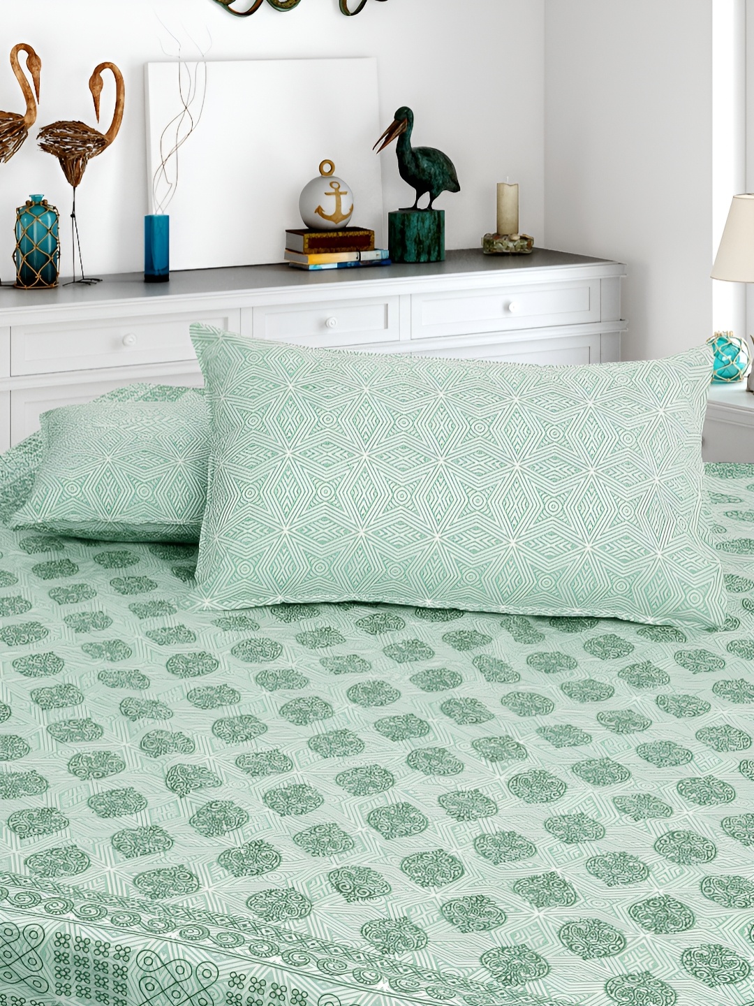 

Aura Green & White Ethnic Motifs 160 TC Cotton King Bedsheet with 2 Pillow Covers
