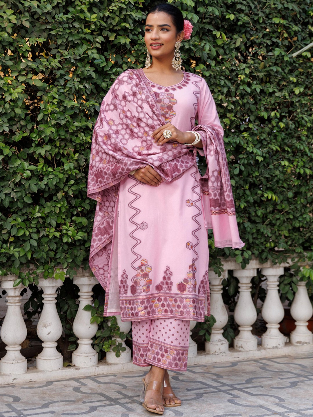 

KIDAR Women Printed Regular Kurta with Trousers & With Dupatta, Pink