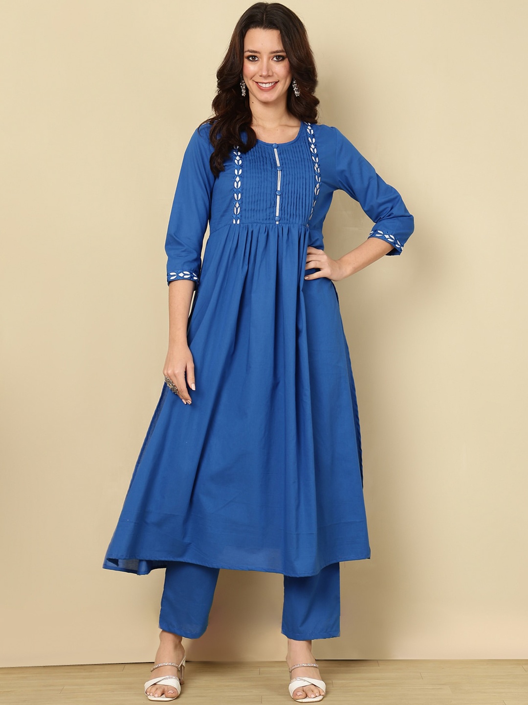 

Mizaz Yoke Design Regular Thread Work Pure Cotton Kurta with Trousers, Blue