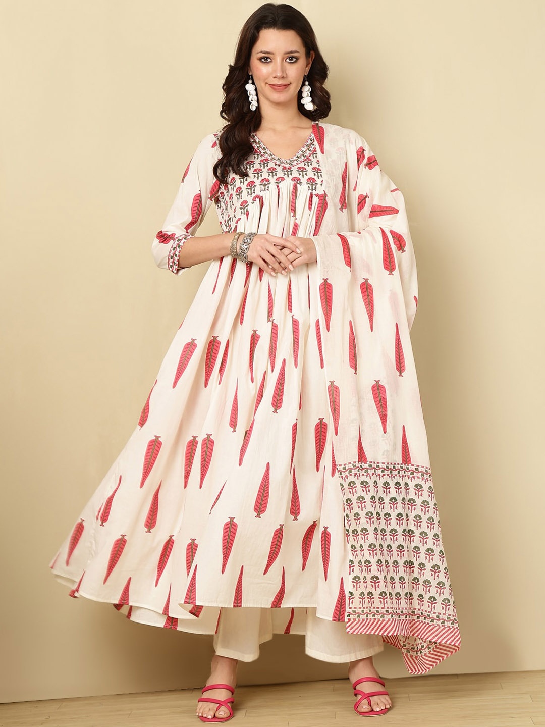 

Mizaz Floral Printed Regular Pure Cotton Kurta with Trousers & Dupatta, Pink