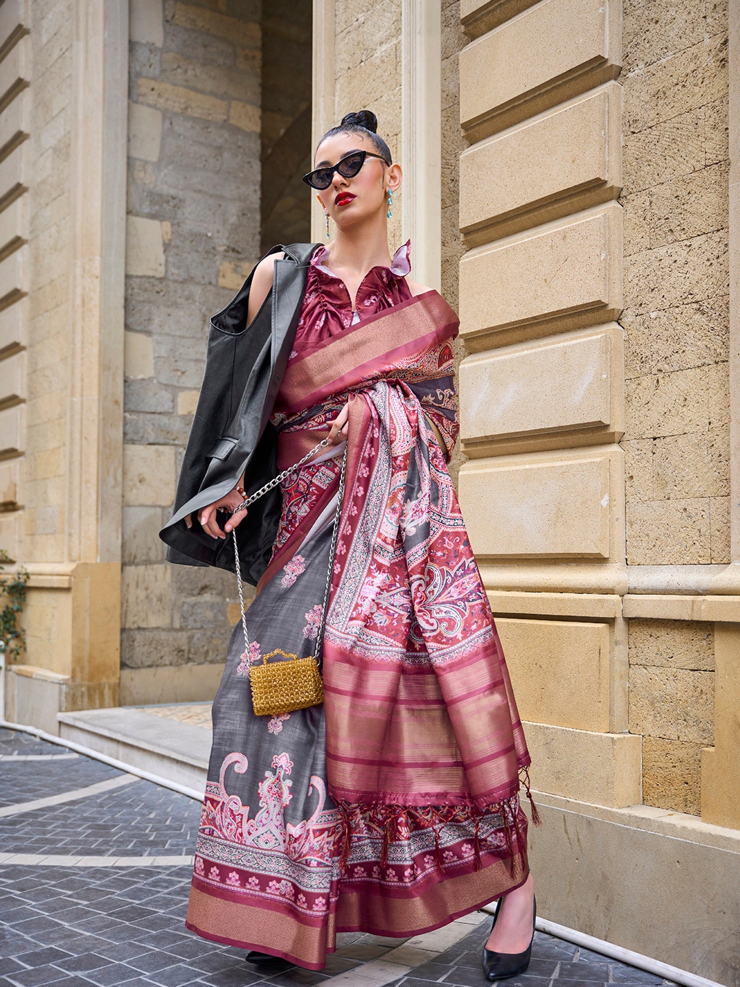 

Mitera Ethnic Motifs Zari Saree, Grey