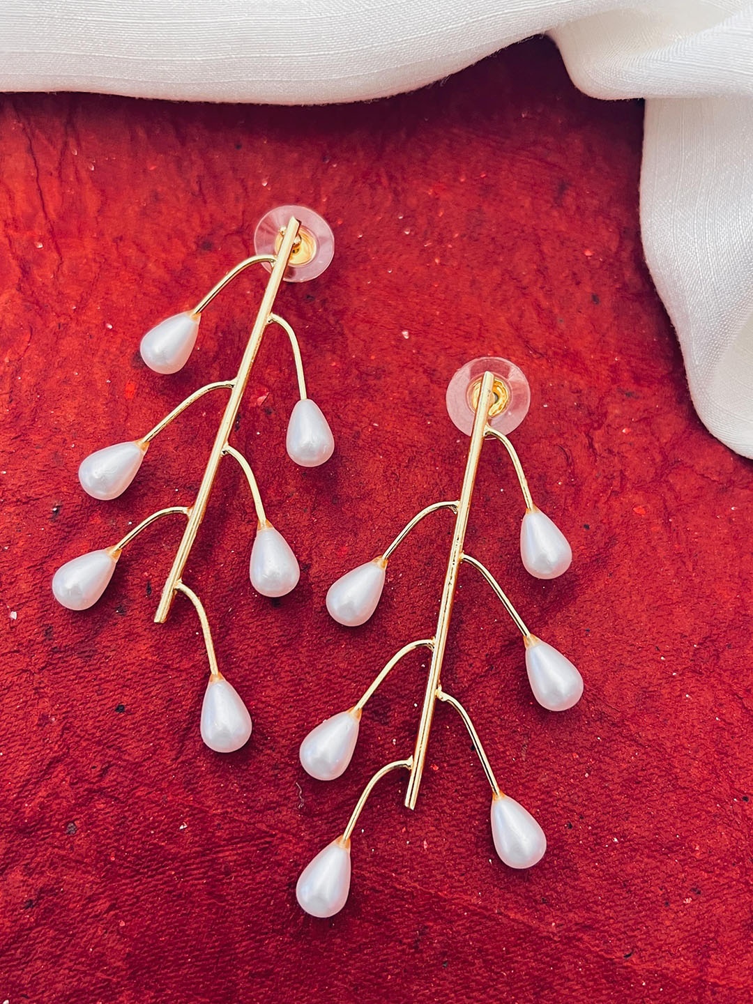 

DressBerry White Gold-Plated Leaf Shaped Drop Earrings