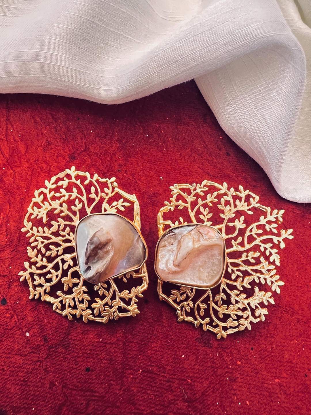 

Sangria White Gold-Plated & Stone-Studded Studs Earrings