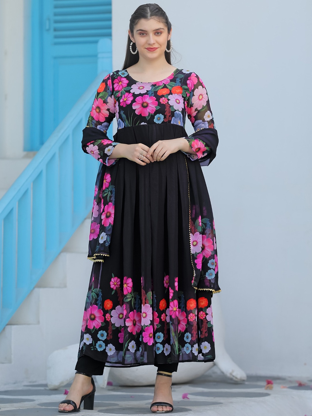 

Fashionuma Floral Printed Regular Kurta with Harem Pants & With Dupatta, Black