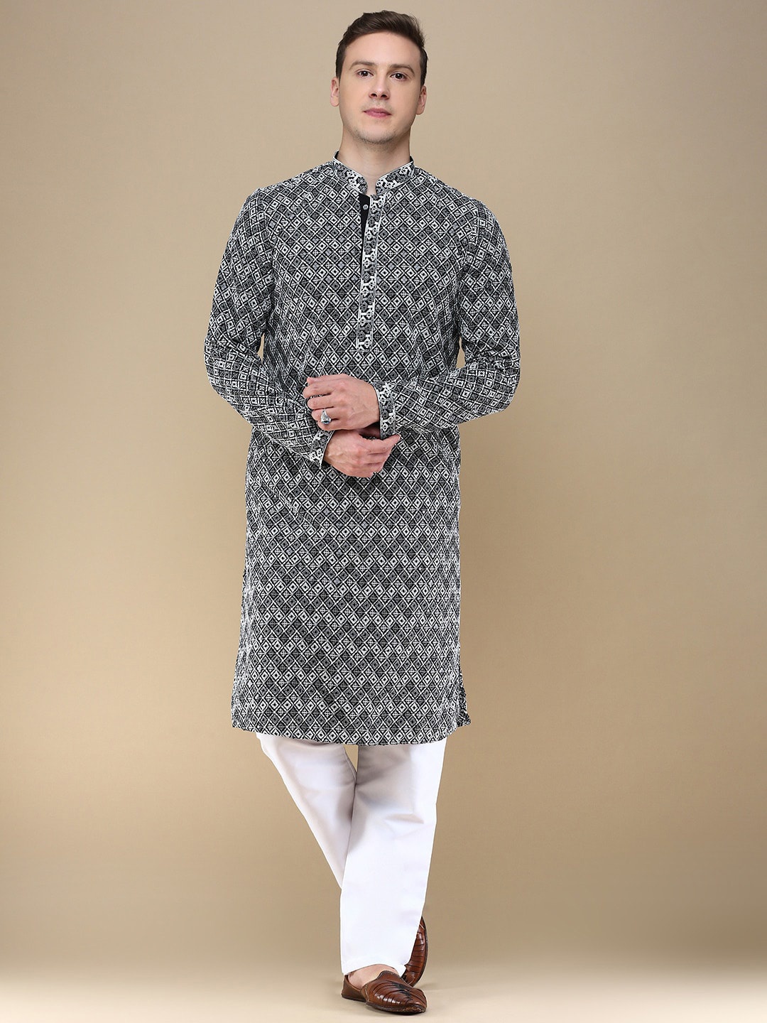 

Anouk Floral Embroidered Mandarin Collar Sequinned Straight Kurta with Pyjamas, Black