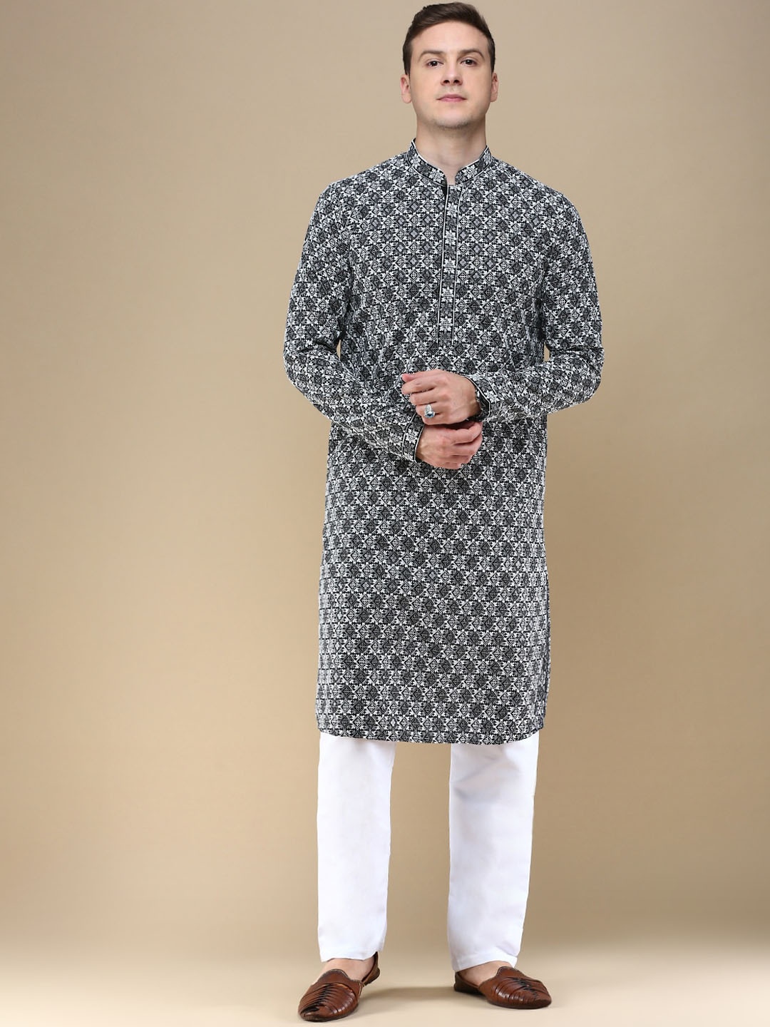 

Anouk Mandarin Collar Long Sleeves Floral Embroidered Sequinned Straight Kurta with Pyjama, Black