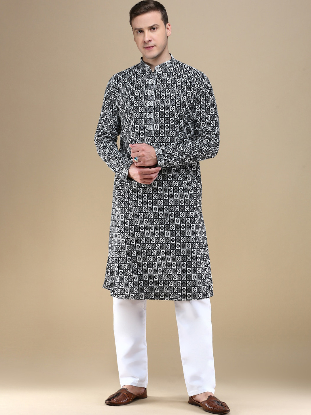

Anouk Floral Embroidered Mandarin Collar Sequinned Straight Kurta with Pyjamas, Black