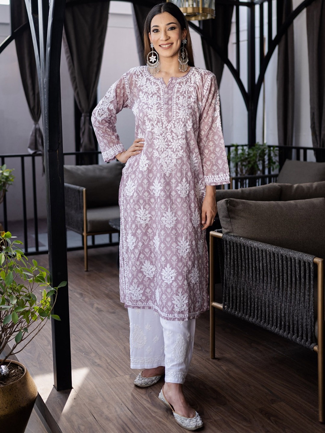 

House of Chikankari Round Neck Floral Embroidered Chikankari Mulmul Straight Kurta, Pink