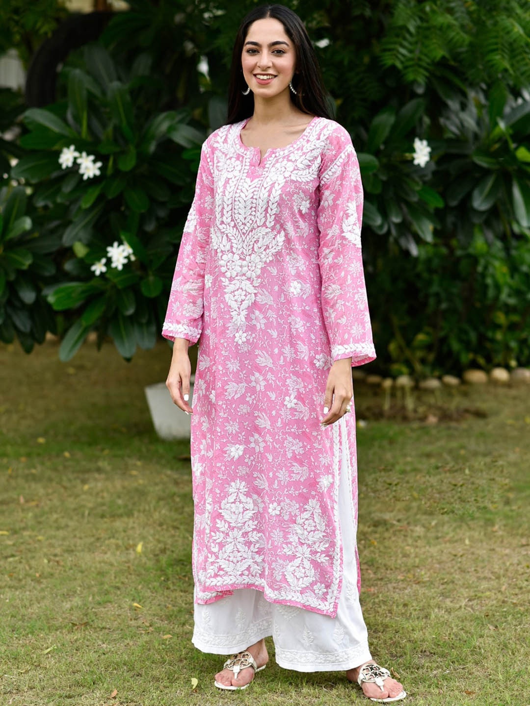 

House of Chikankari Round Neck Floral Embroidered Cotton Chikankari Mulmul Straight Kurta, Pink