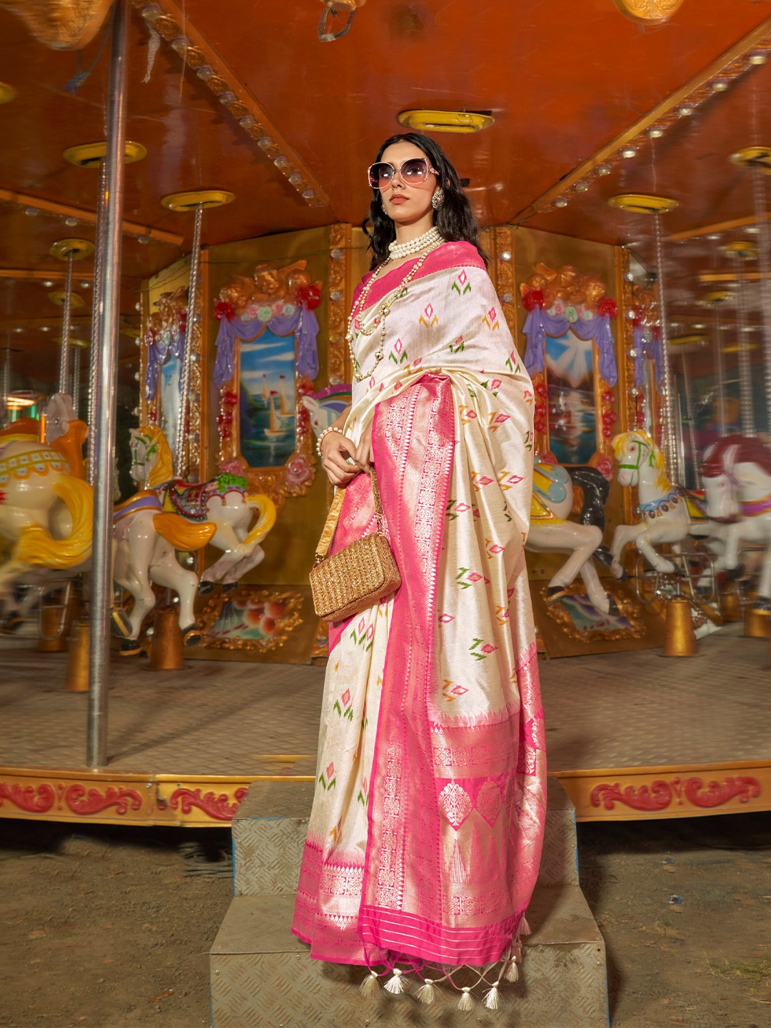 

Mitera Geometric Printed Zari Saree, Cream