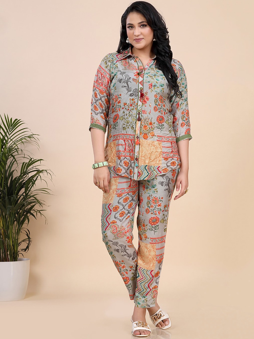 

Amchoor Floral Printed Shirt Collar Tunic And Trousers, Grey