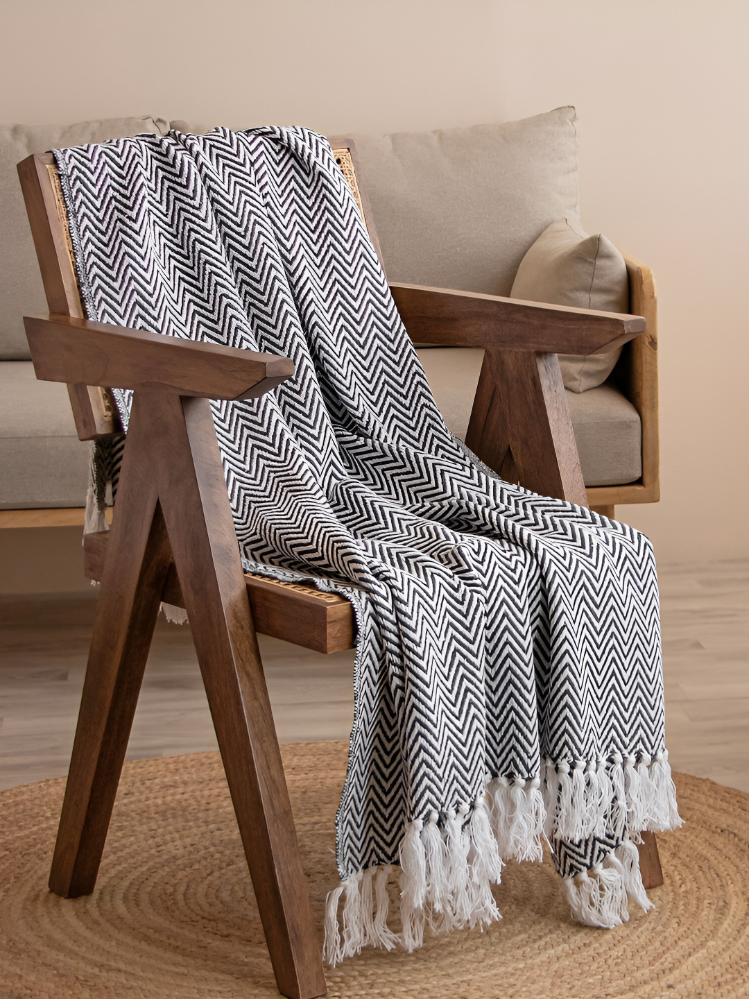 

HOMEMONDE Grey & White Geometric 210 GSM Single Bed Throw Blanket