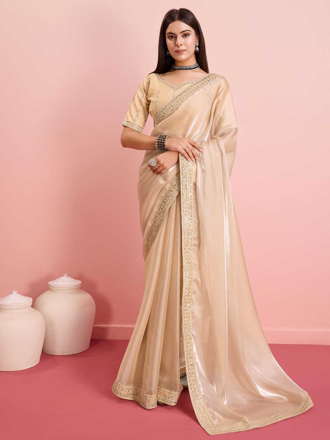 

VAIRAGEE Embroidered Saree, Cream