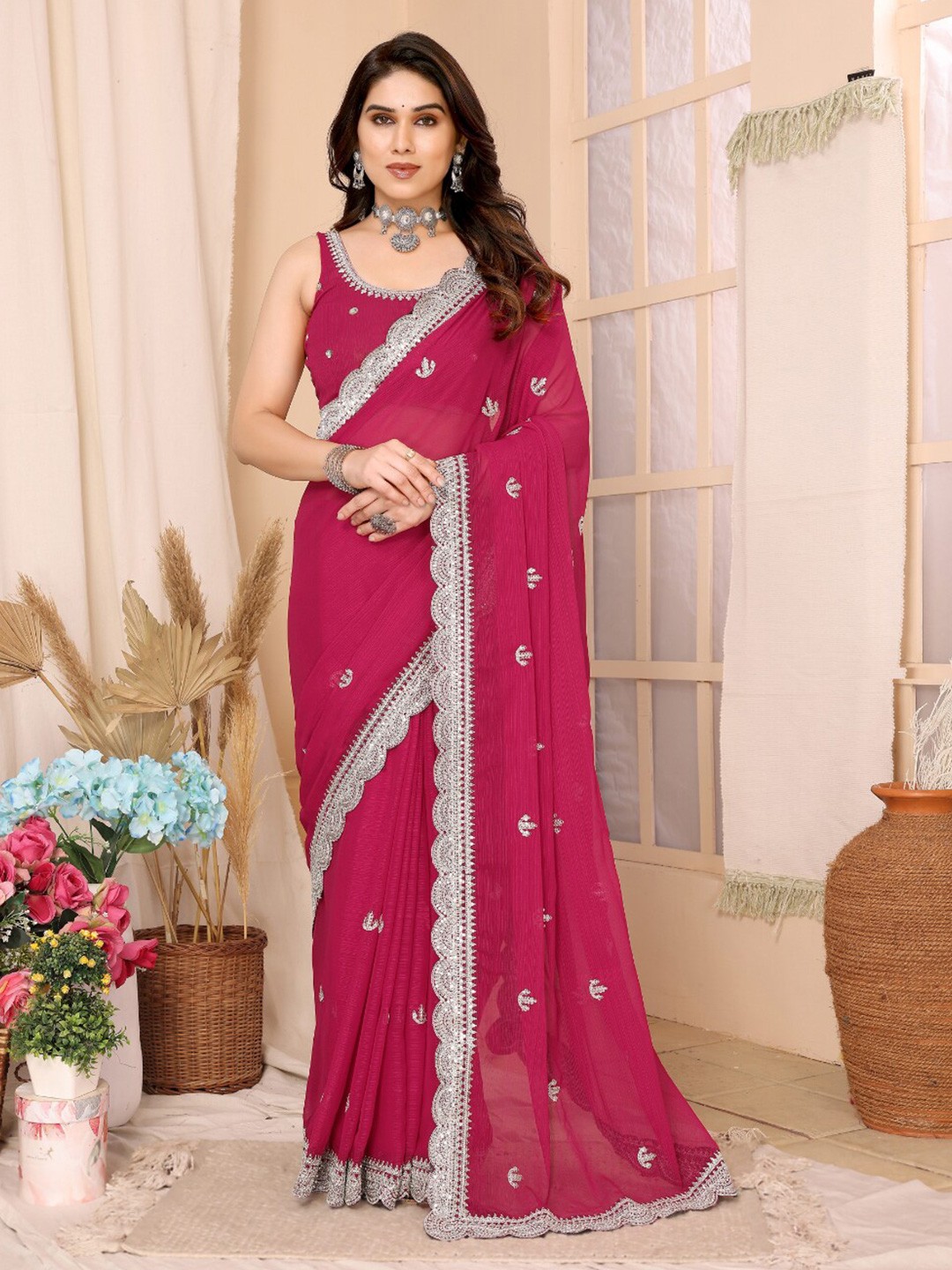 

VAIRAGEE Floral Embroidered Chiffon Saree, Maroon