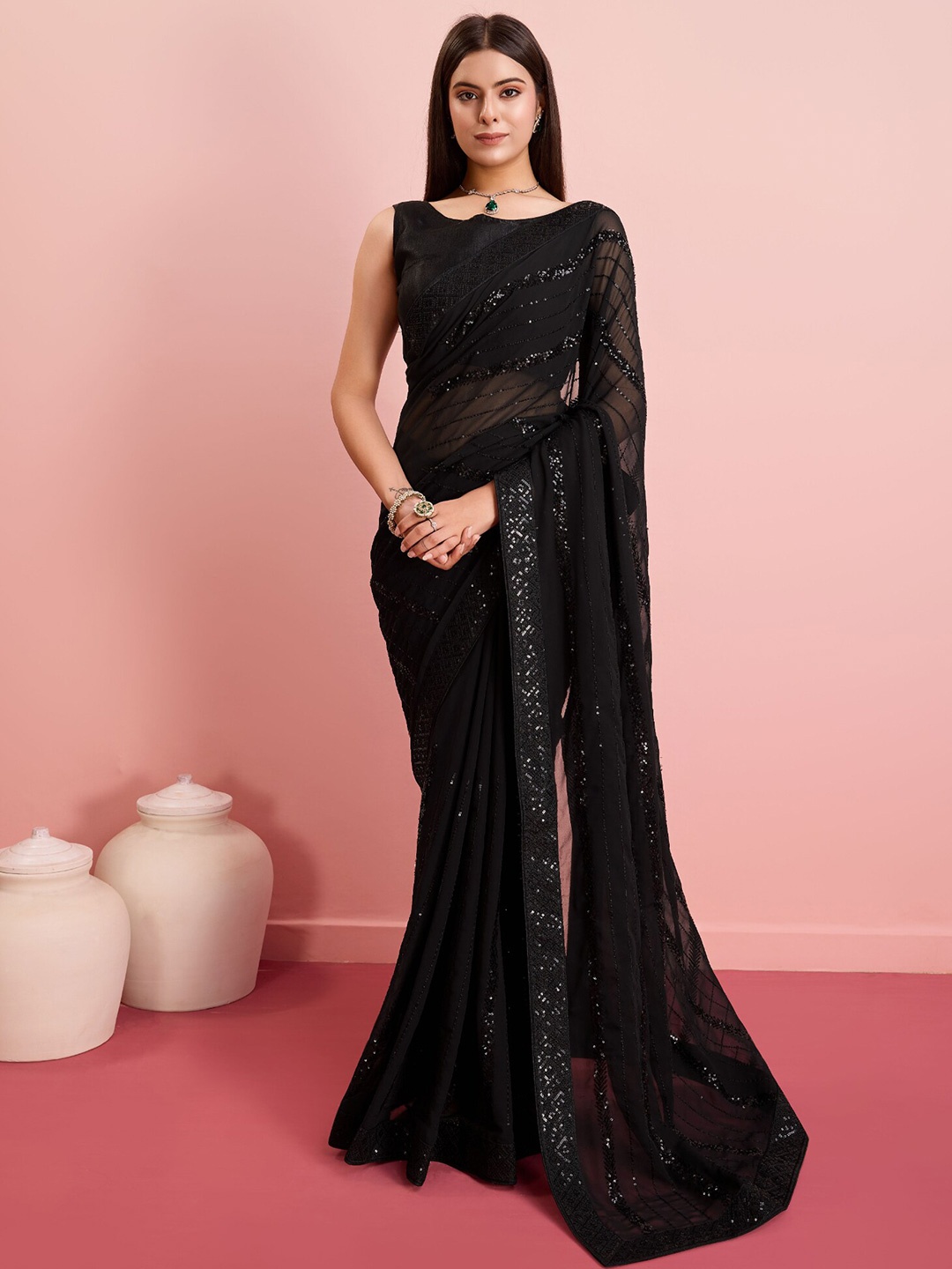 

VAIRAGEE Embellished Sequinned Georgette Saree, Black