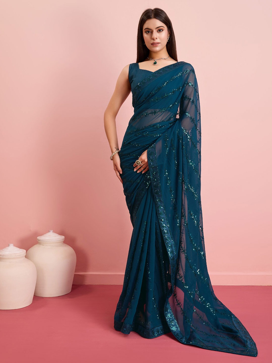

VAIRAGEE Embellished Sequinned Georgette Saree, Teal