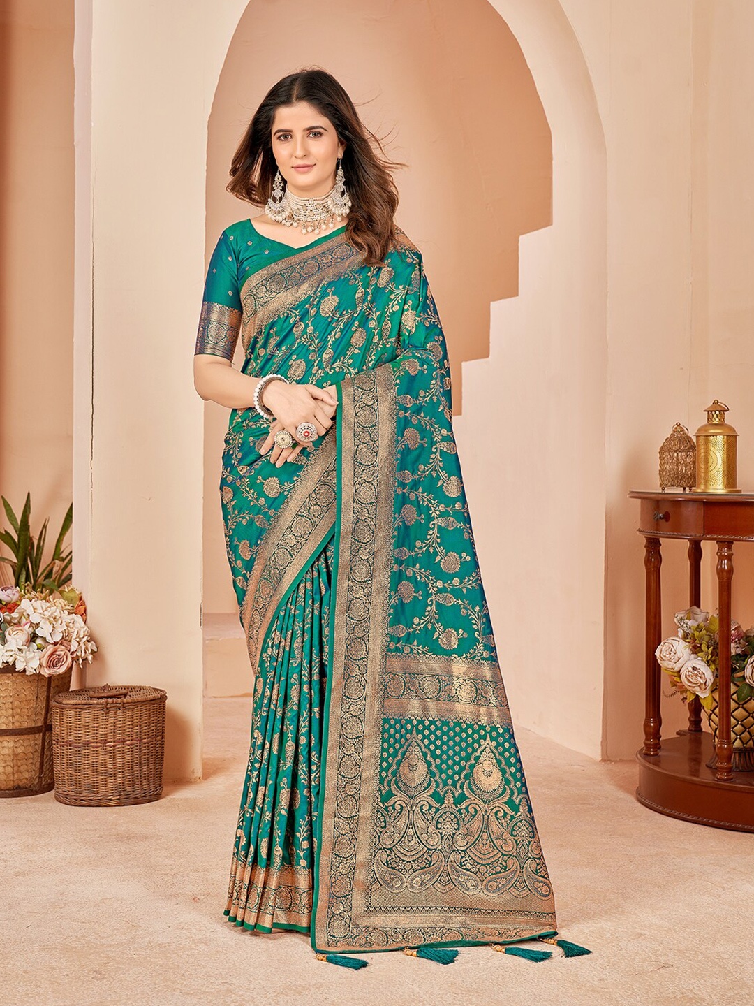 

Mehrang Ethnic Motifs Woven Design Zari Silk Cotton Banarasi Saree, Green