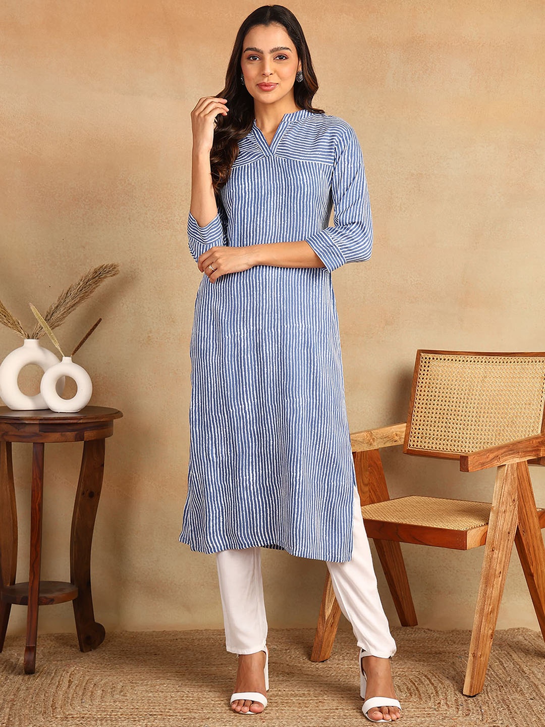 

mokshi Striped Flared Sleeves Three-Quarter Sleeves Mandarin Collar Thread Work Kurta, Blue