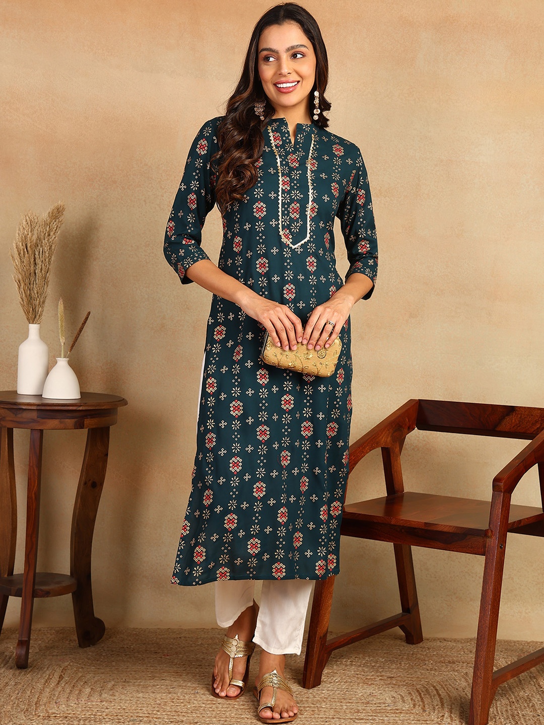 

mokshi Green Floral Printed Gotta Patti Straight Kurta