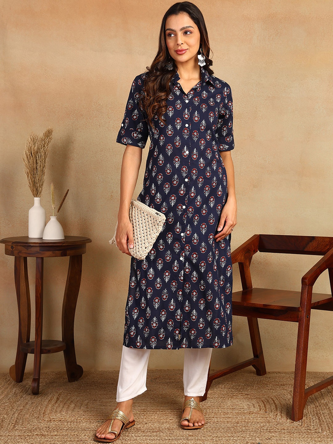 

mokshi Ethnic Motifs Short Sleeves Shirt Collar Thread Work Kurta, Blue