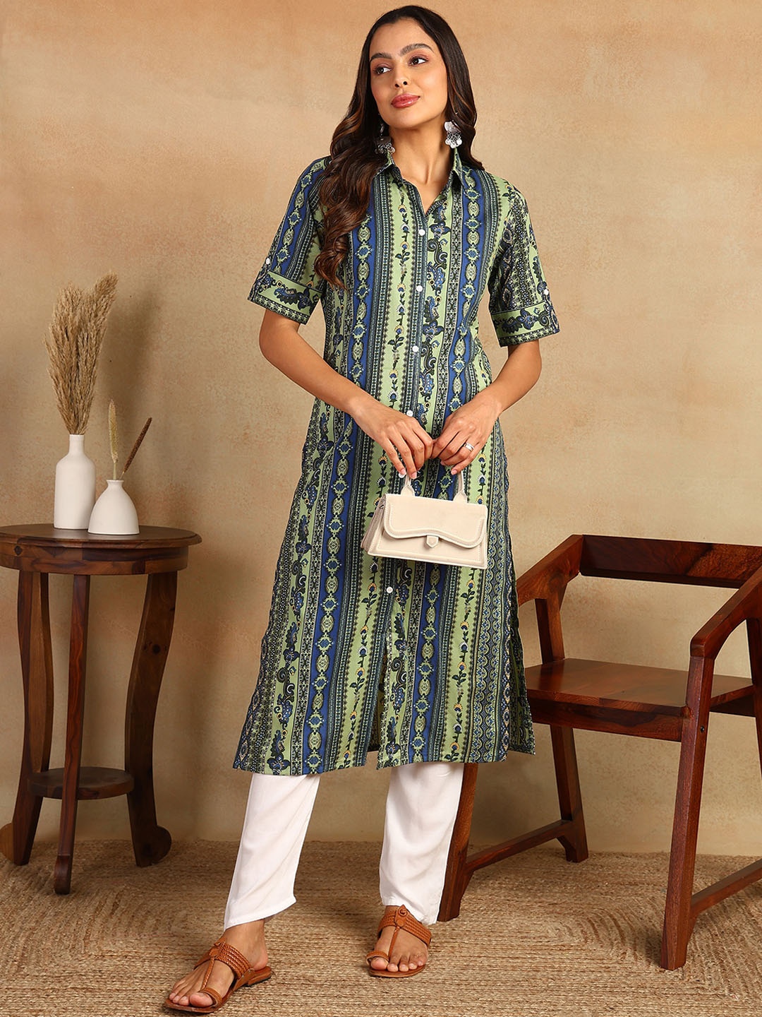 

mokshi Ethnic Motifs Printed Shirt Collar Roll-Up Sleeves Straight Kurta, Green
