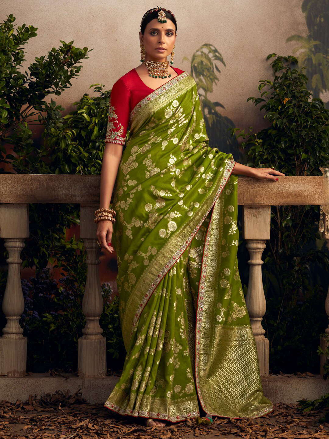 

Mitera Ethnic Motifs Sequinned Saree, Green