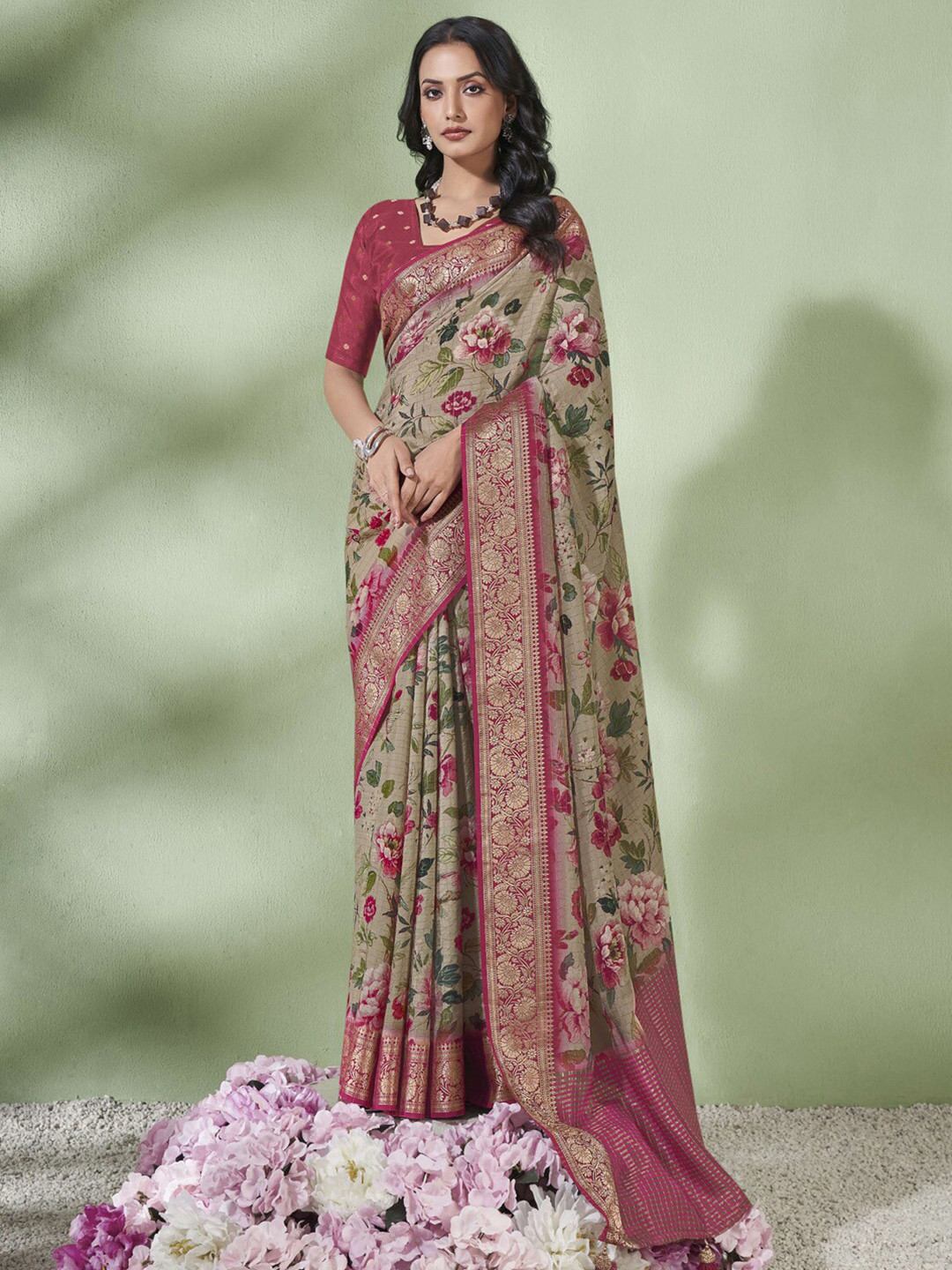 

Mitera Beige and pink Floral Printed Zari Sungudi Saree