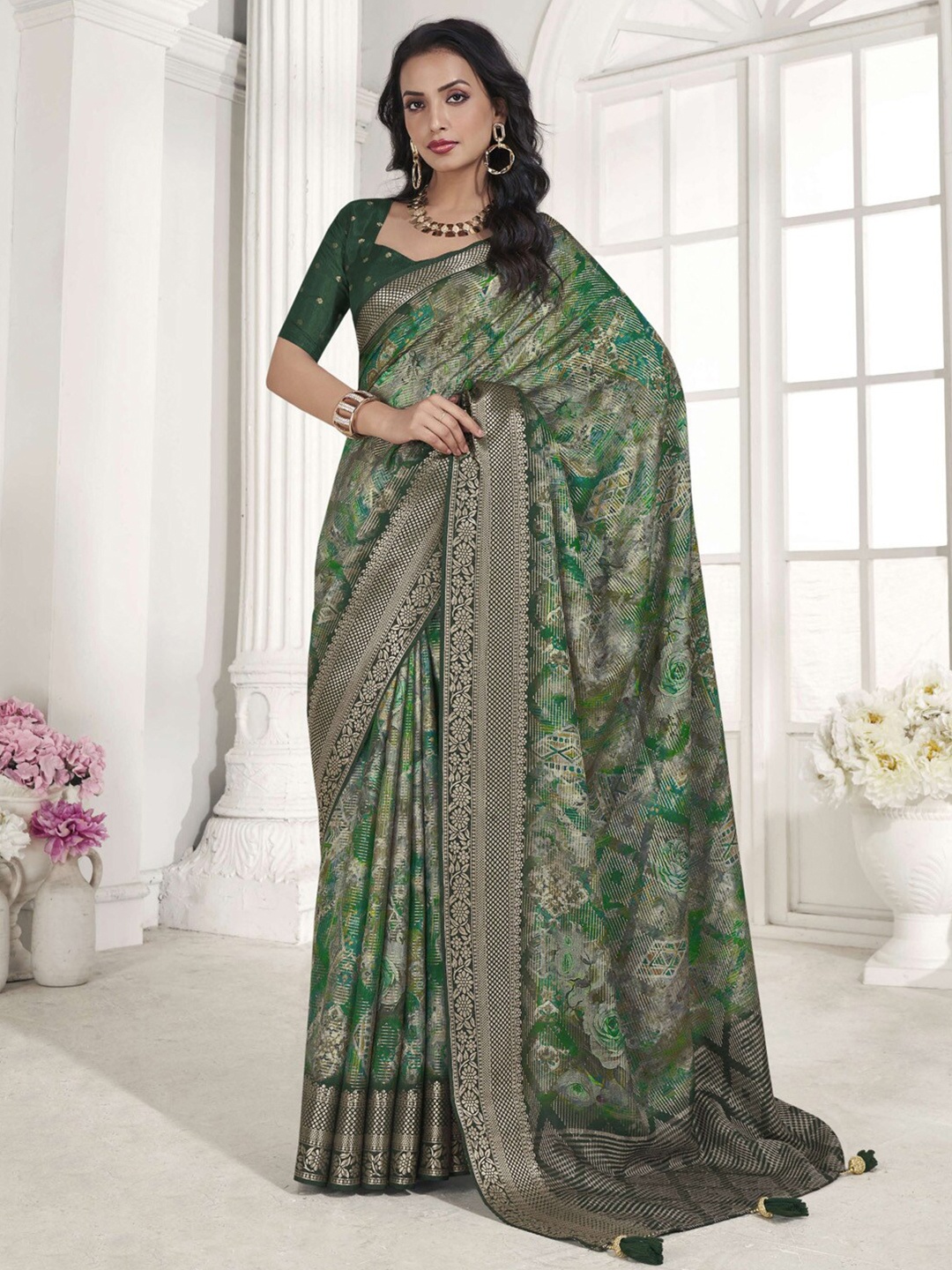 

Mitera Green And Gold-Toned Ethnic Motifs Woven Design Zari Sungudi Saree