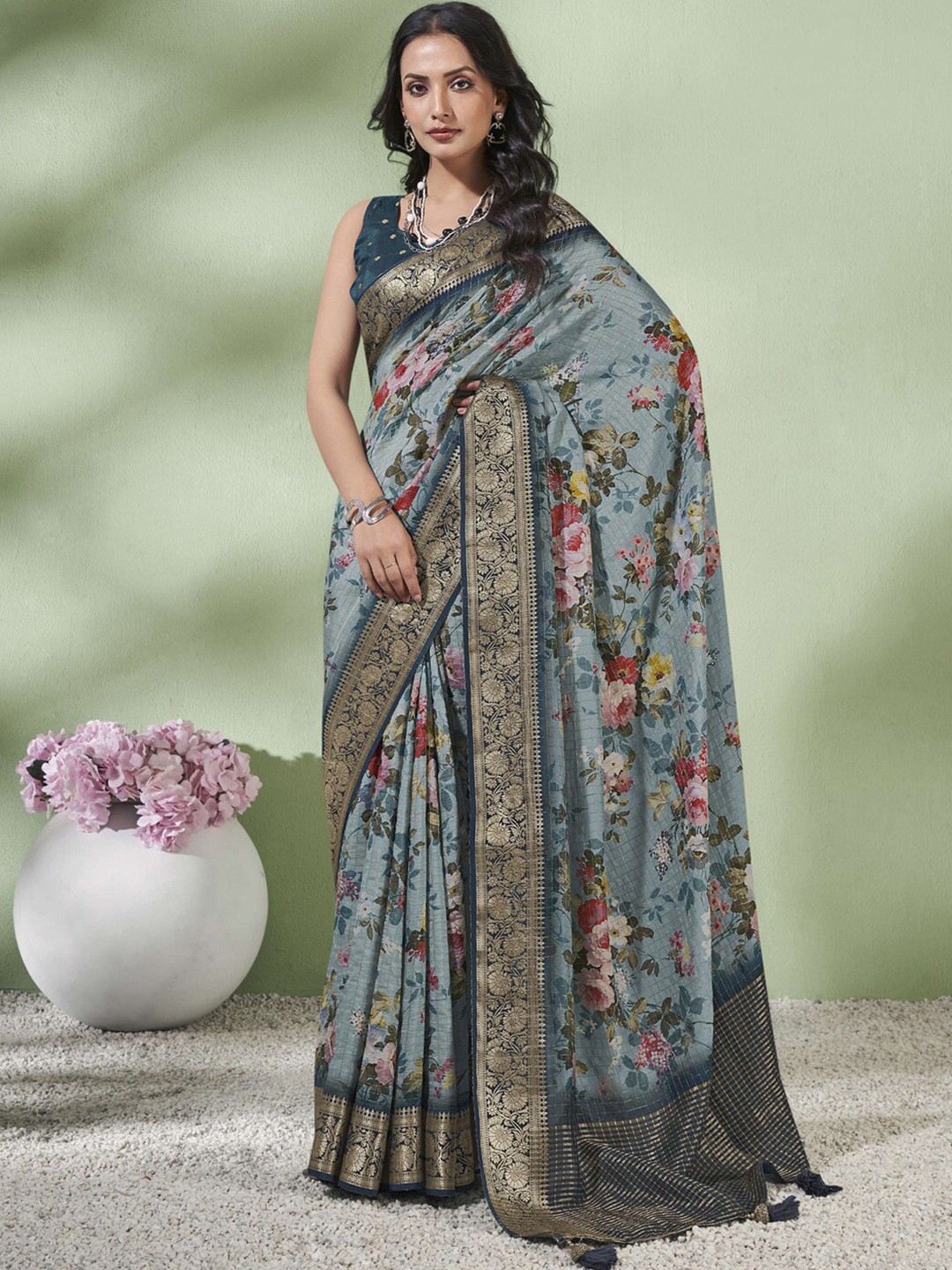 

Mitera Ethnic Motifs Zari Sungudi Saree, Grey