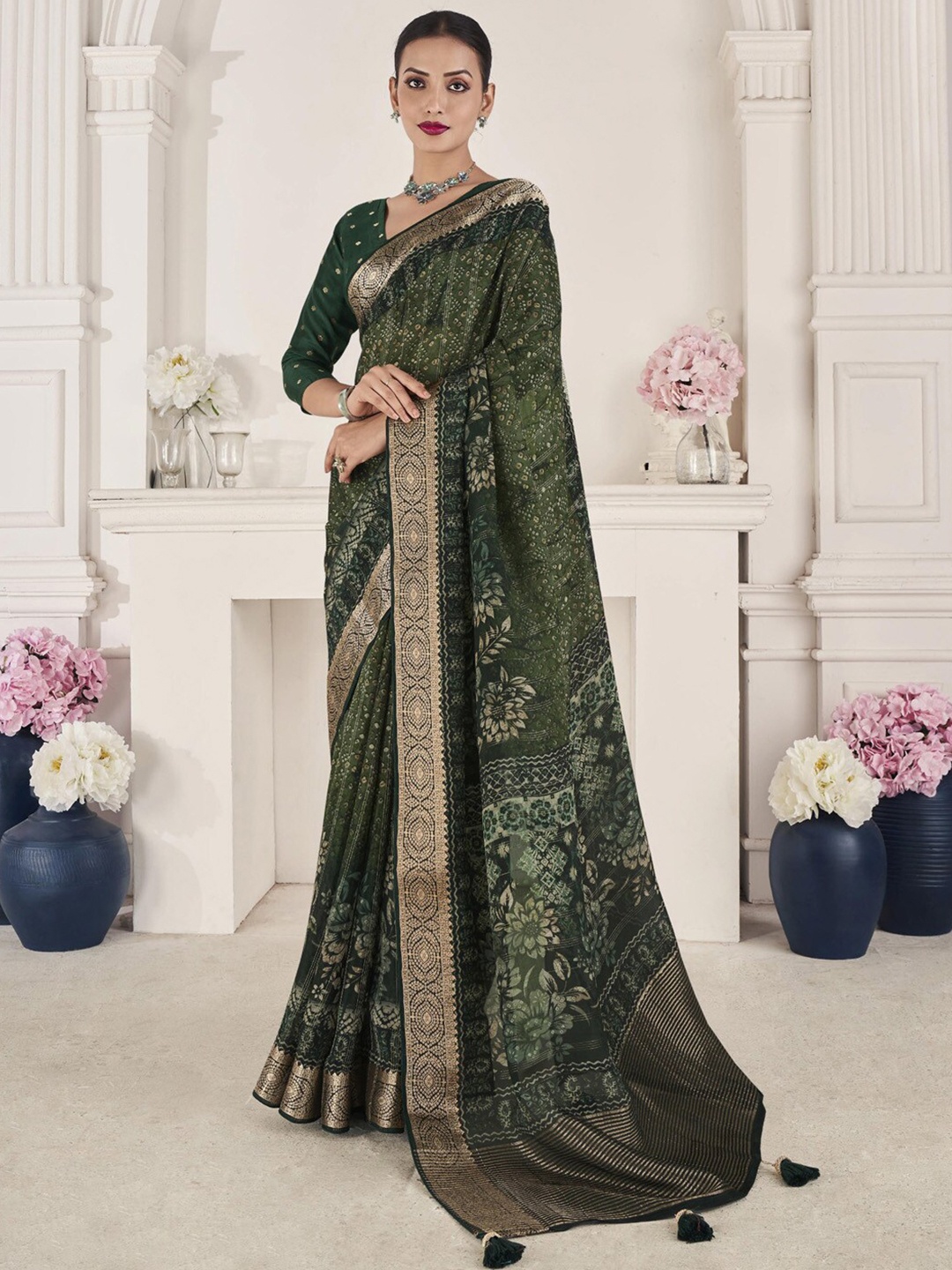 

Mitera Green Ethnic Motifs Woven Design Zari Banarasi Saree