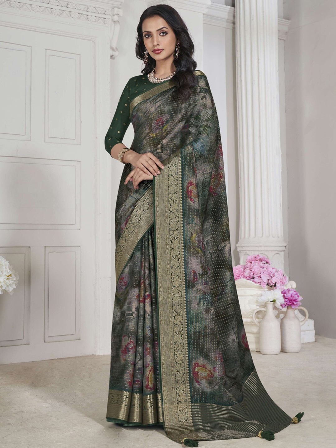 

Mitera Green & Gold Toned Floral Woven Design Zari Sungudi Saree