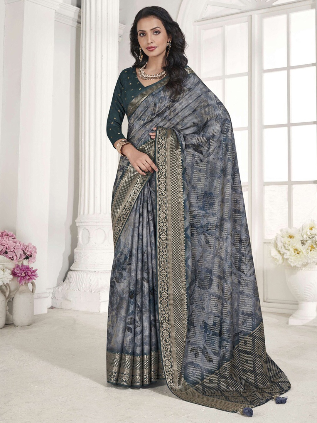 

Mitera Grey & Gold Toned Floral Printed Zari Sungudi Saree