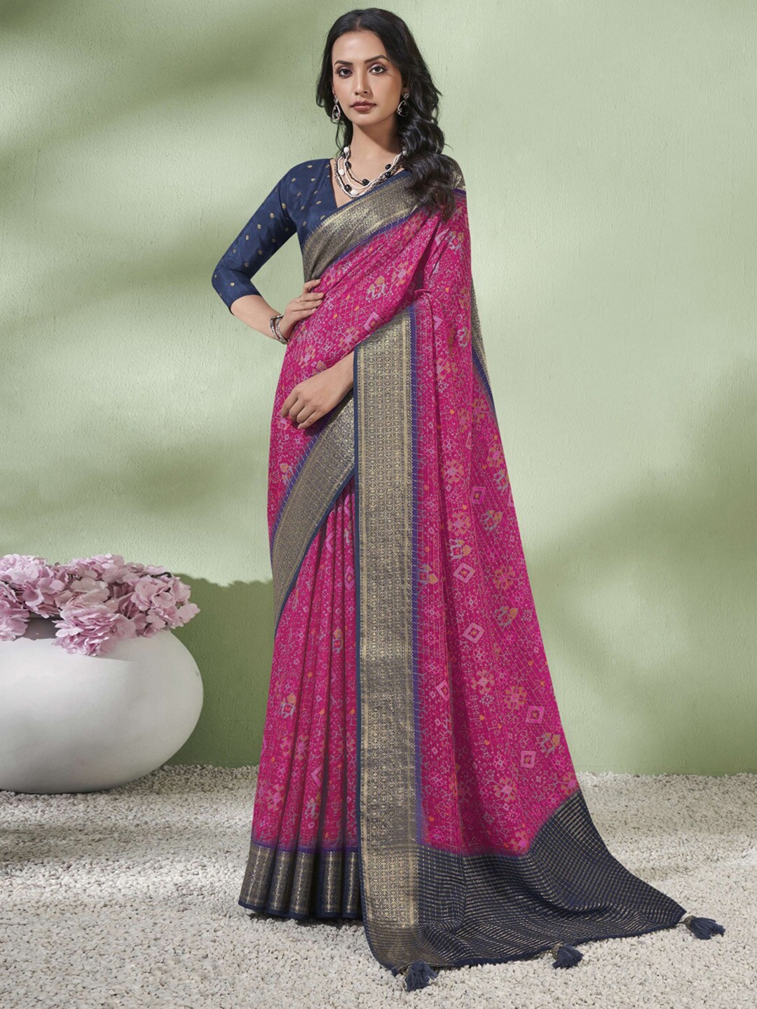 

Mitera Abstract Printed Sungudi Saree, Pink