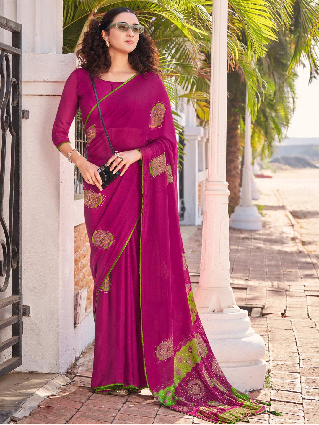 

Saree mall Pink & Green Ethnic Motifs Printed Sarees