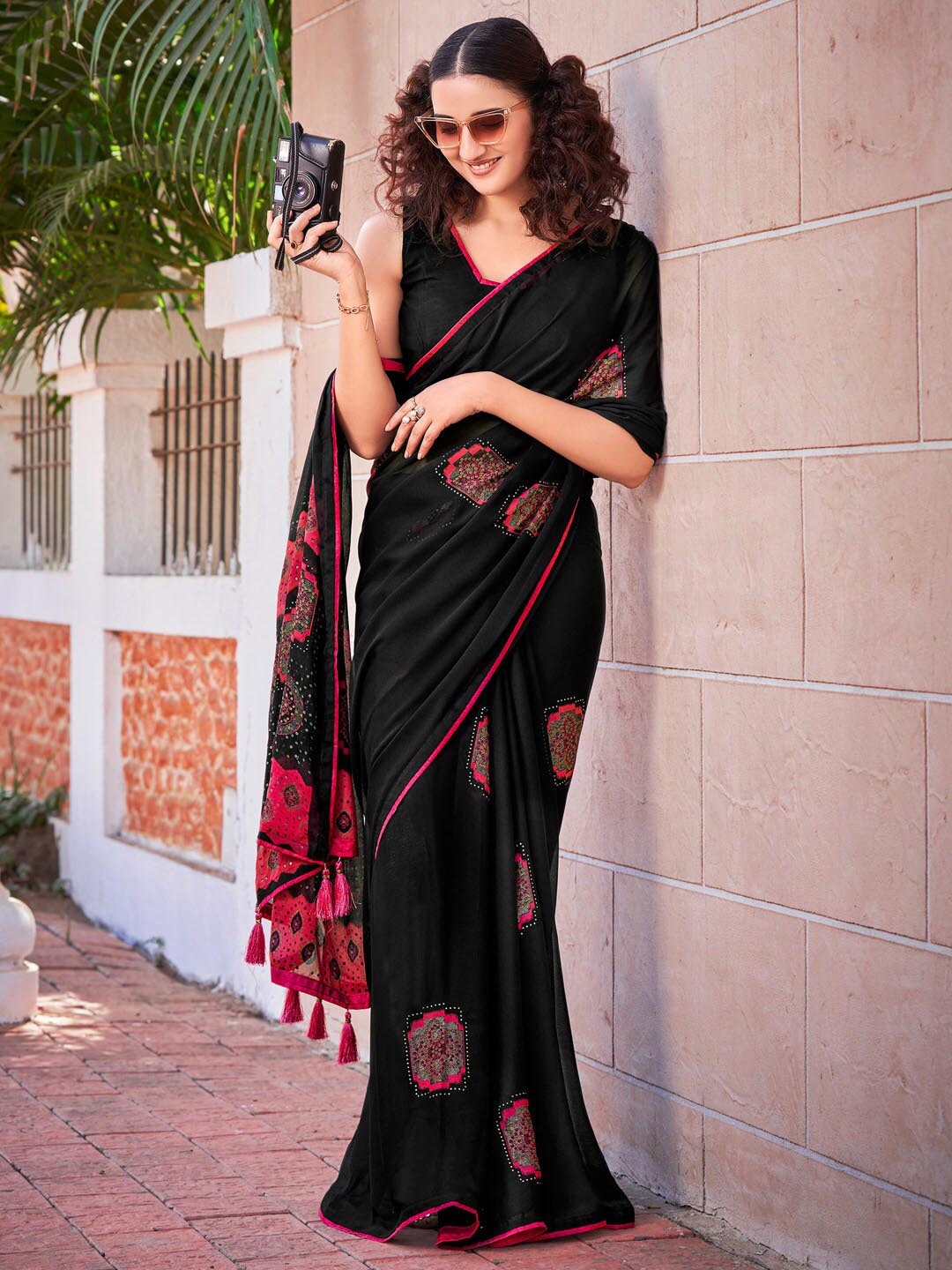 

Saree mall Ethnic Motifs Printed Sarees, Black
