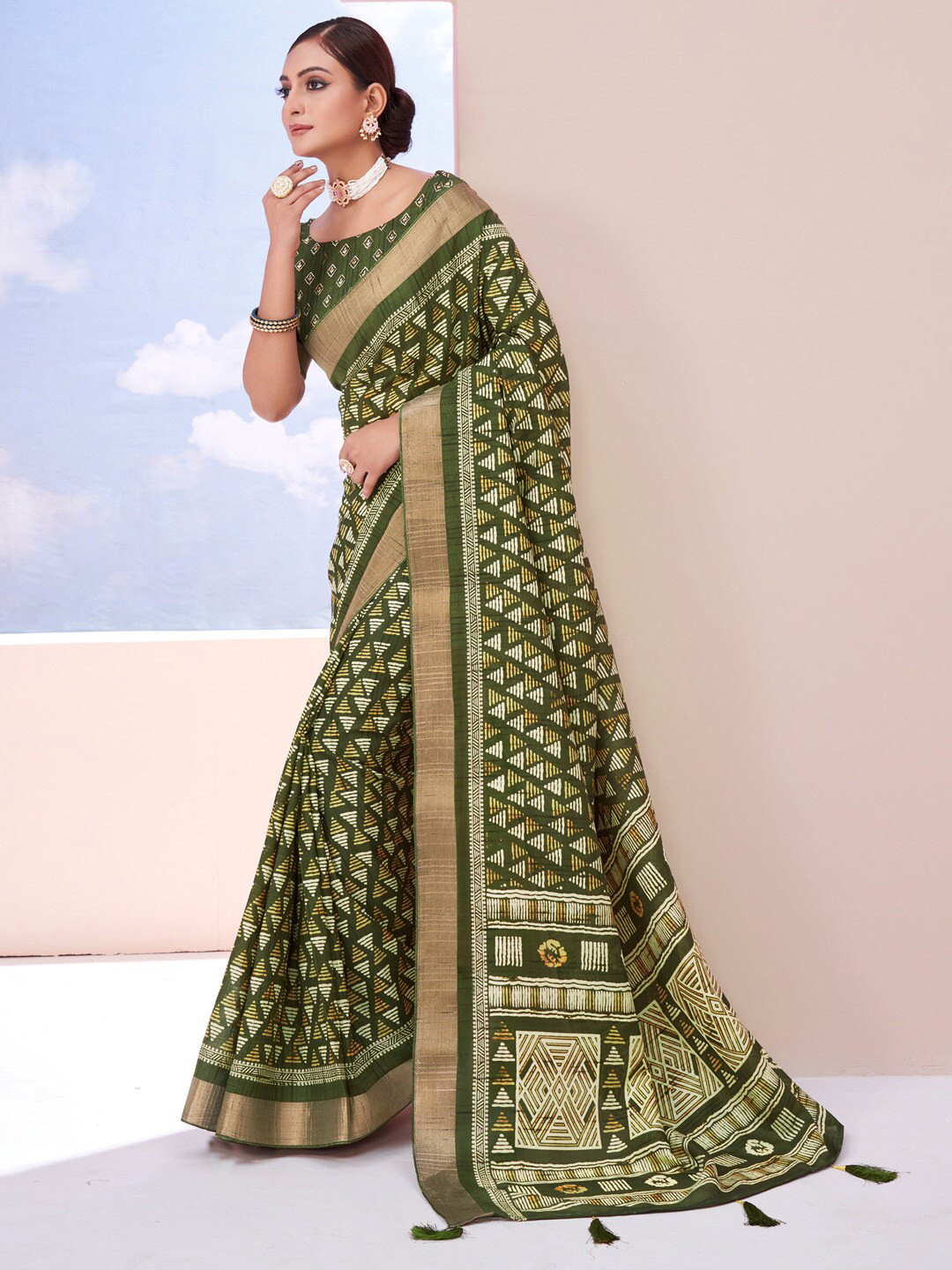 

Saree mall Zari Geometric Printed Sungudi Sarees, Olive