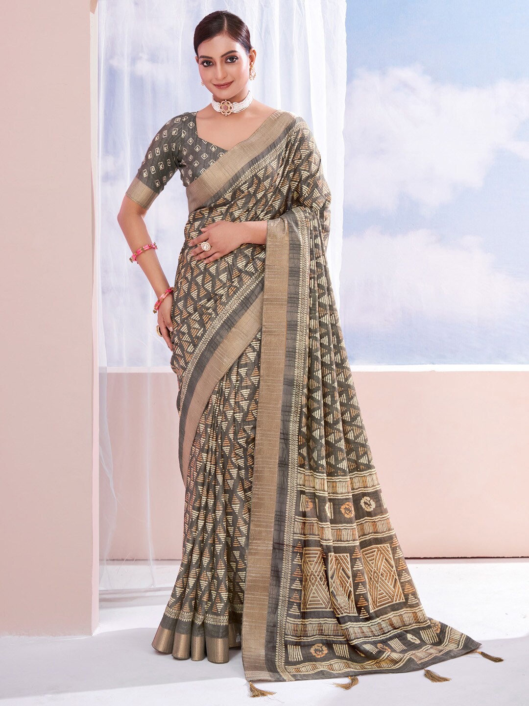 

Saree mall Zari Geometric Printed Sungudi Sarees, Charcoal