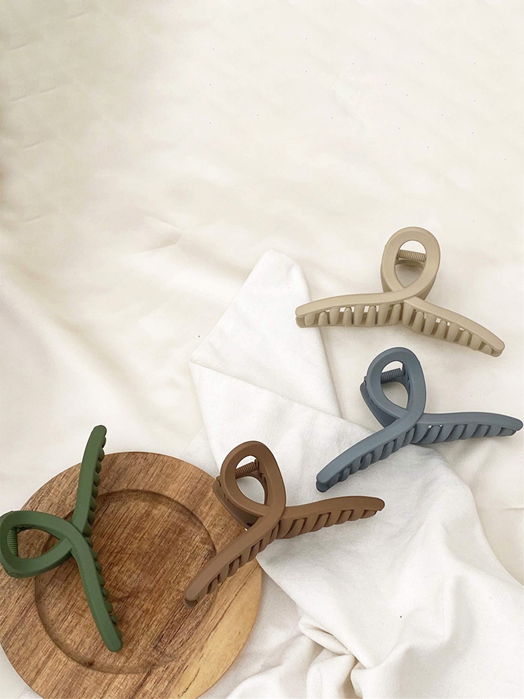 

Xivir Set of 4 Claw Clips, Off white