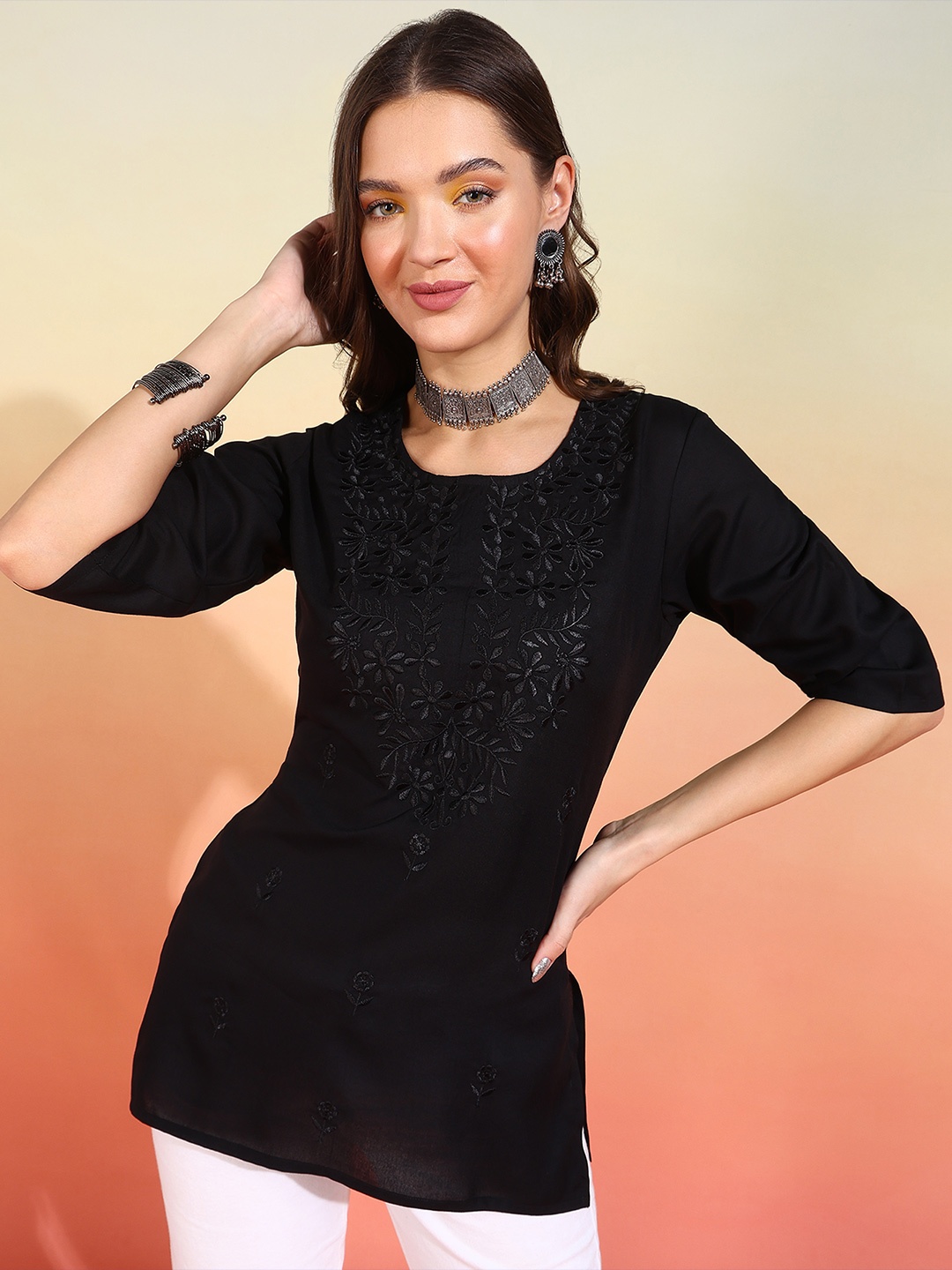 

mokshi Ethnic Motifs Embroidered Chikankari Kurti, Black