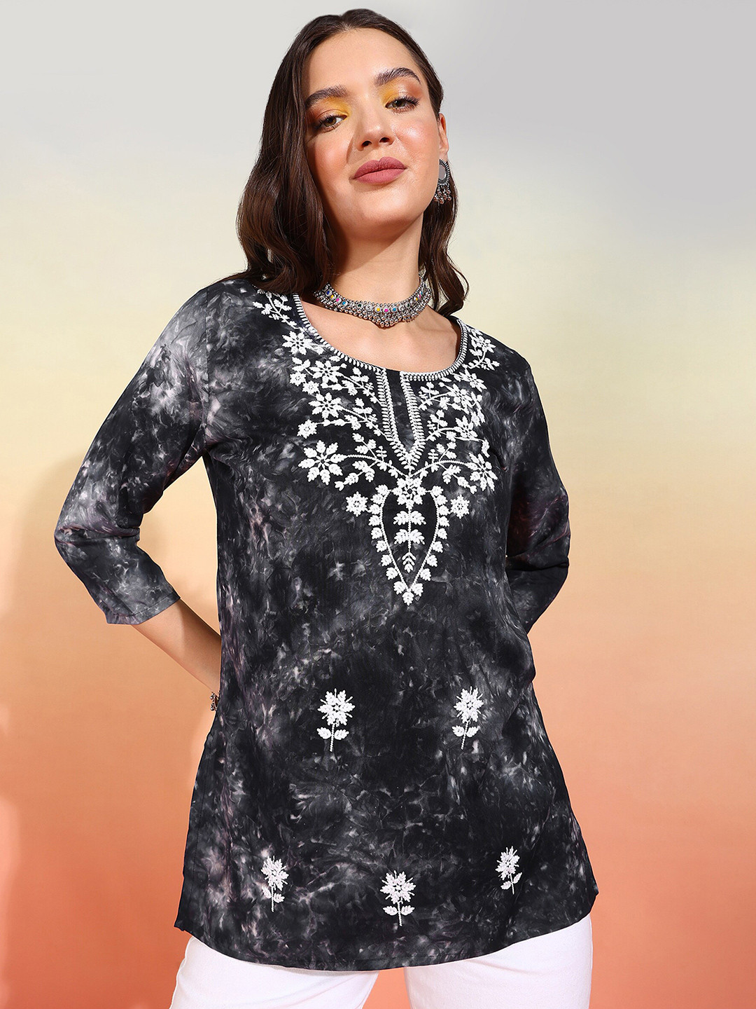 

mokshi Ethnic Motifs Embroidered Chikankari Kurti, Black