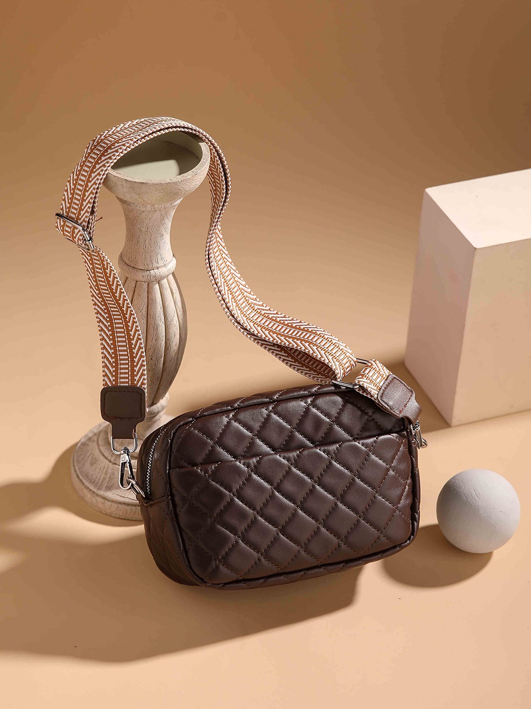 

Diva Dale PU Structured Handheld Bag with Quilted, Brown