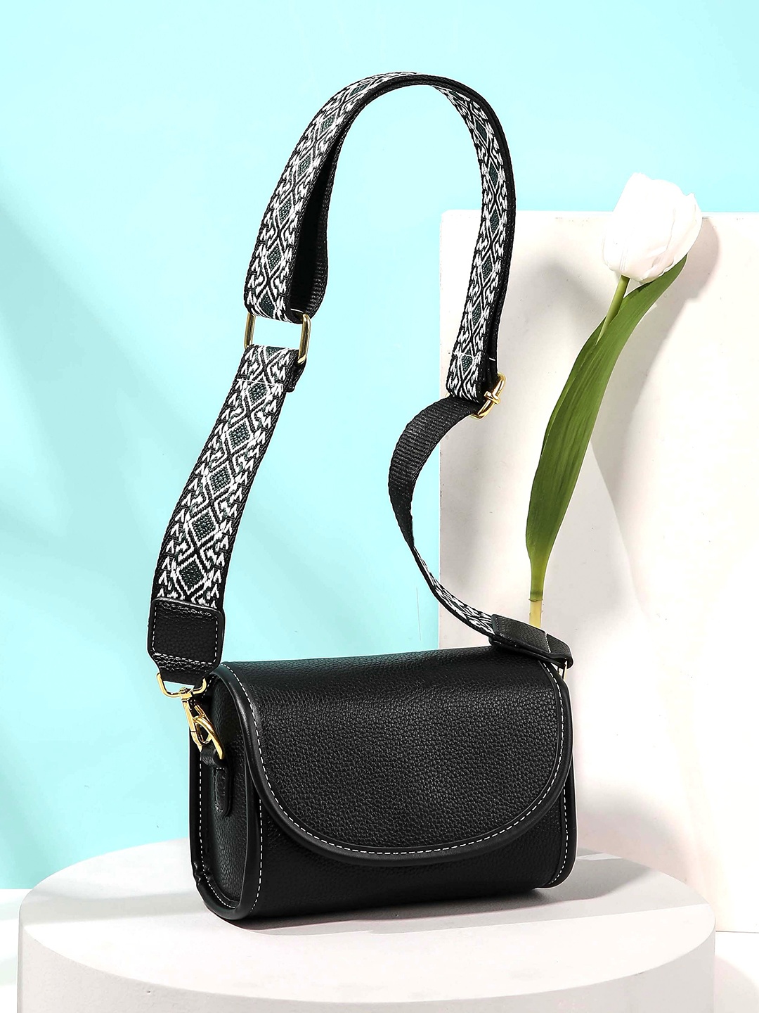 

Diva Dale Structured Sling Bag, Black