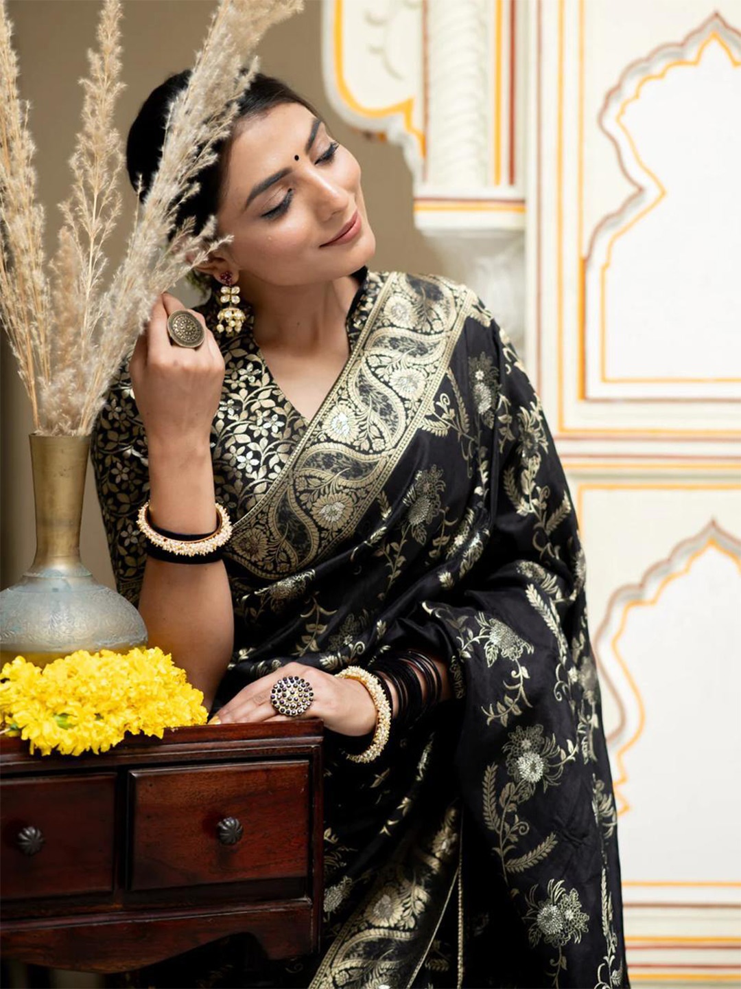 

HERE&NOW Woven Design Zari Banarasi Saree, Black