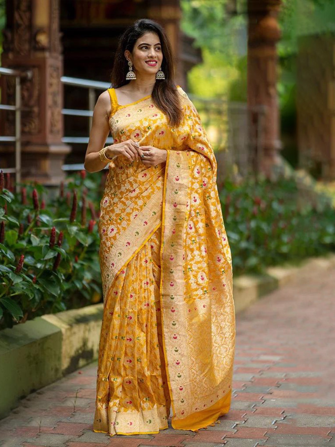 

HERE&NOW Woven Design Zari Banarasi Saree, Yellow
