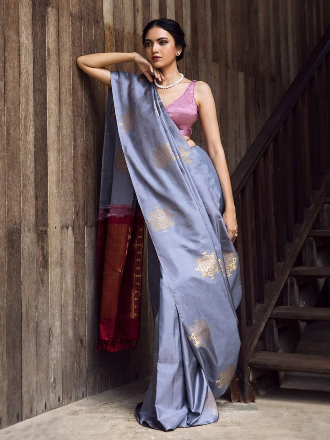 

HERE&NOW Woven Design Zari Banarasi Saree, Purple