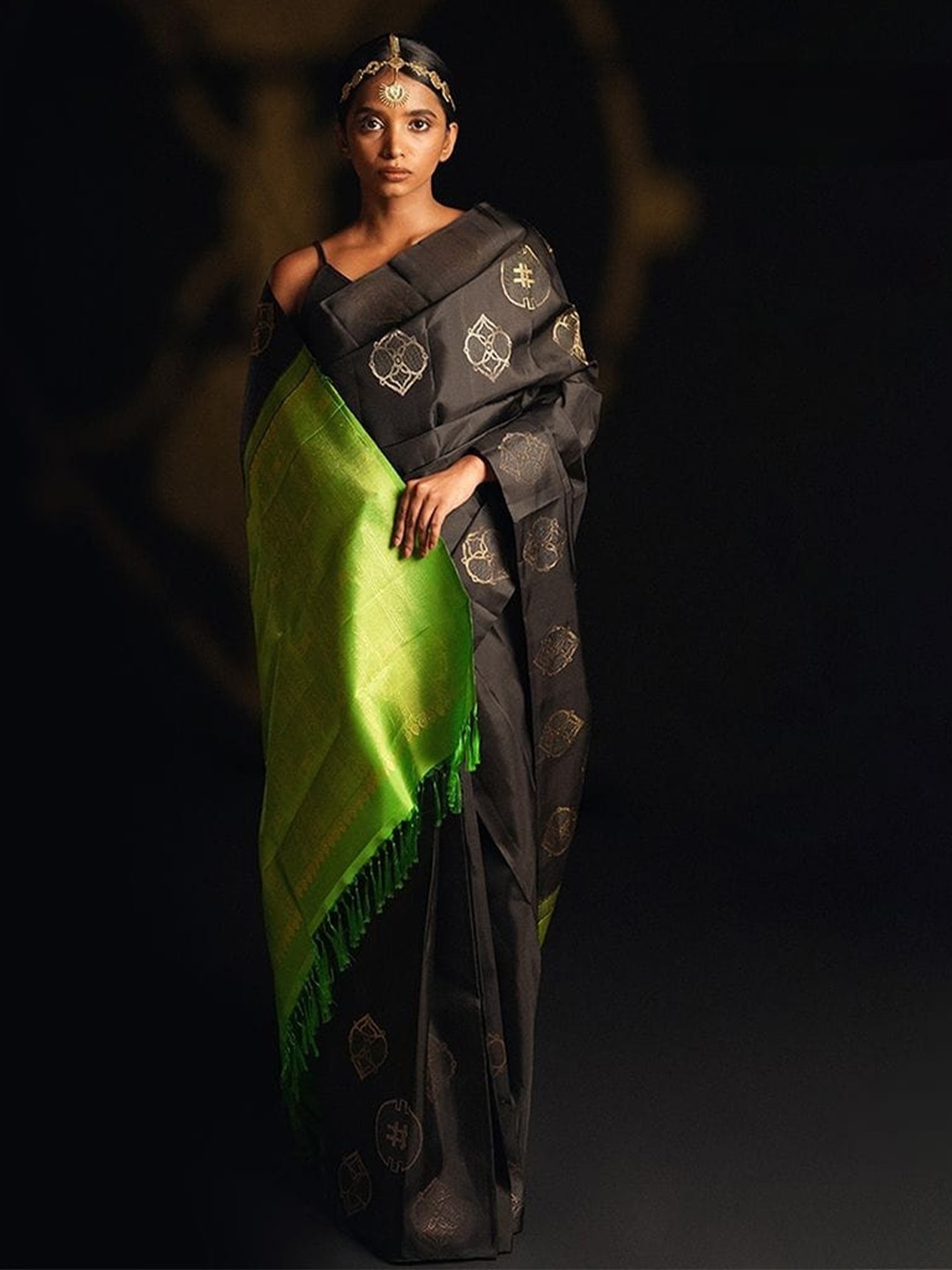 

HERE&NOW Ethnic Motifs Woven Design Zari Banarasi Saree, Black