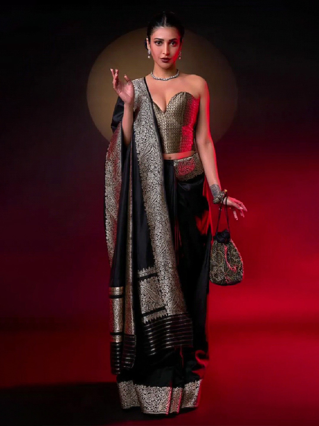 

HERE&NOW Woven Design Zari Banarasi Saree, Black